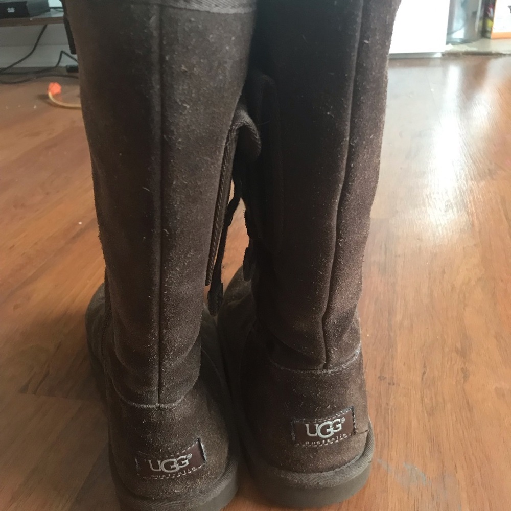 UGG Brown boots with pocket and strap